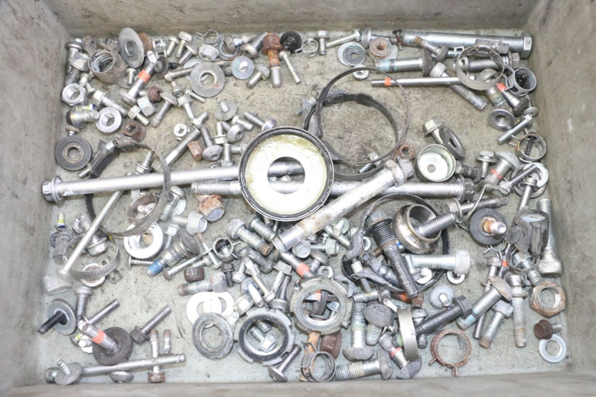 photo de SCHRAUBEN YAMAHA XJ6 ABS 600 (2008 - 2016) - Hauptansicht