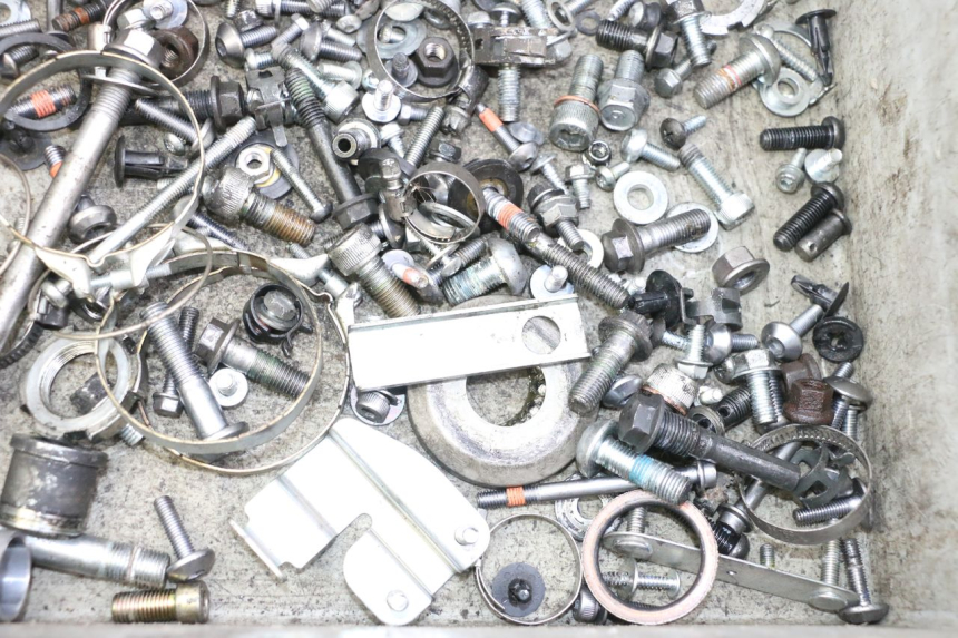 photo de SCHRAUBEN YAMAHA XJ6 ABS 600 (2008 - 2016) - Detailansicht des Bauteils