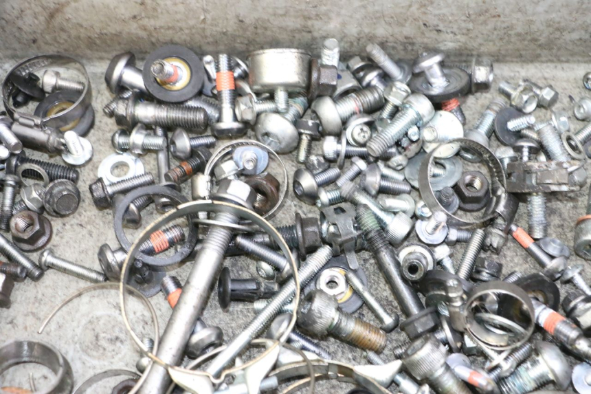 photo de SCHRAUBEN YAMAHA XJ6 ABS 600 (2008 - 2016) - Zoom auf Gebrauchszustand