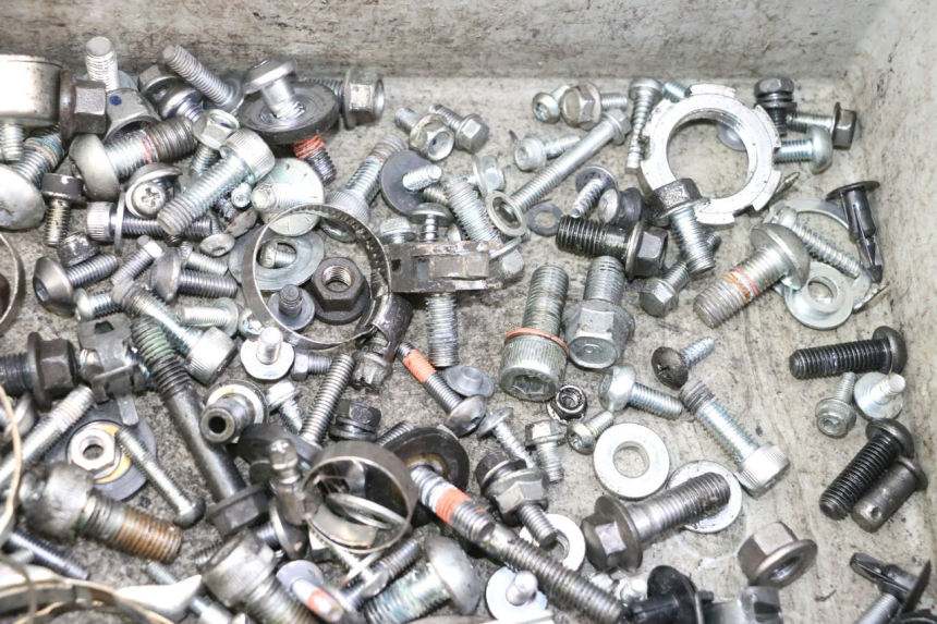 photo de SCHRAUBEN YAMAHA XJ6 ABS 600 (2008 - 2016) - Technische Nahaufnahme