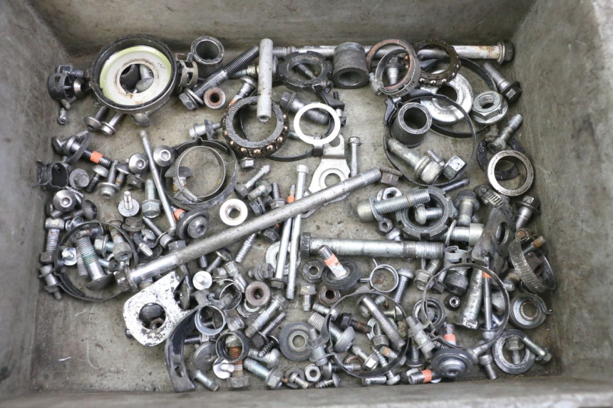 photo de SCHRAUBEN YAMAHA XJ6 600 (2008 - 2016) - Hauptansicht