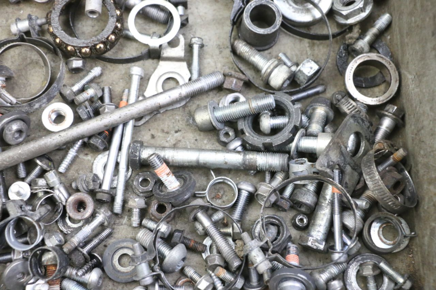 photo de SCHRAUBEN YAMAHA XJ6 600 (2008 - 2016) - Zoom auf Gebrauchszustand