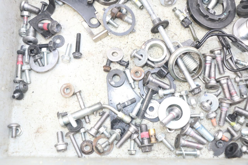 photo de SCHRAUBENBEUTEL KAWASAKI Z 650 (2016 - 2019) - Zoom auf Gebrauchszustand