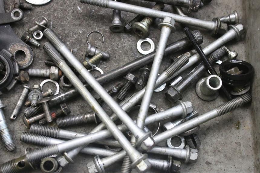 photo de SCHRAUBENBEUTEL KAWASAKI ZX-6R ZX6R 600 (1995 - 1997) - Zoom auf Gebrauchszustand