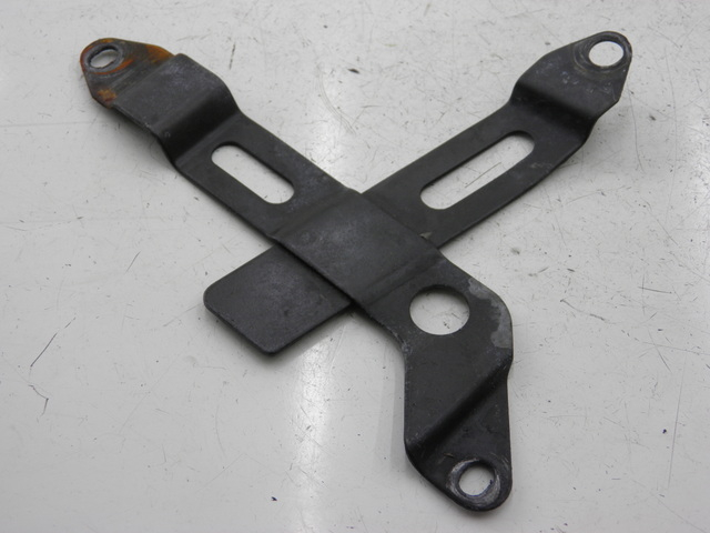 photo de BATTERIEHALTER HONDA CB SEVEN FITTY 750 (1992 - 2003) - Zoom auf Gebrauchszustand