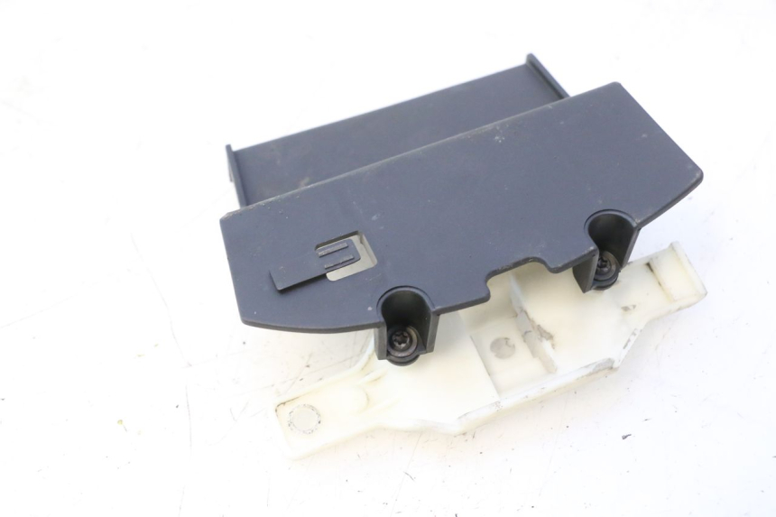 photo de BATTERIEHALTER PEUGEOT SATELIS 125 (2013 - 2018) - Detailansicht des Bauteils