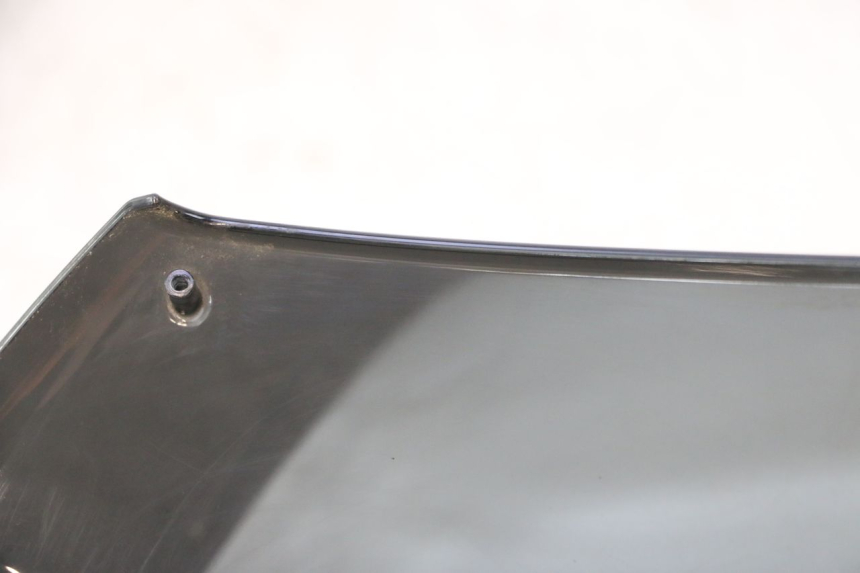 photo de SCHEIBE PEUGEOT KISBEE 4T 50 (2023 - 2026) - Oberflächenzustand und Material
