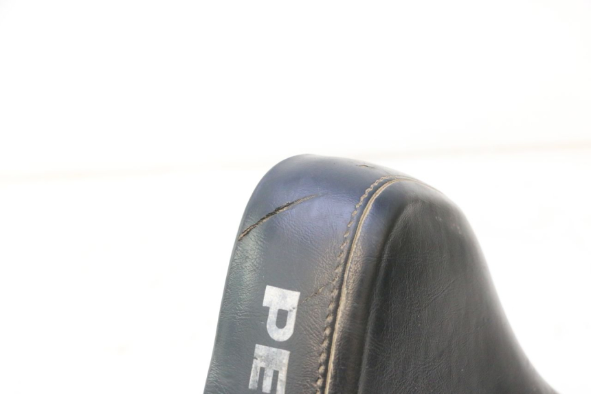 photo de SITZ PEUGEOT 103 SPX CLIP 50 (1989 - 1992) - Zoom auf Gebrauchszustand