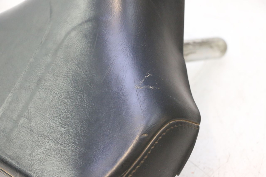 photo de SITZ PEUGEOT 103 SPX CLIP 50 (1989 - 1992) - Details der Befestigungspunkte