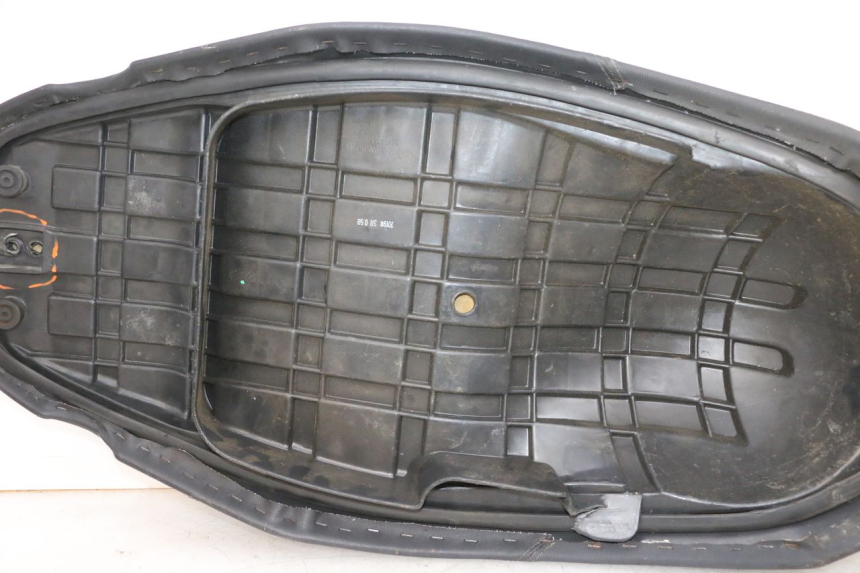 photo de SELLE KYMCO AGILITY 16+ 4T 50 (2018 - 2023) - Hochauflösende Nahaufnahme