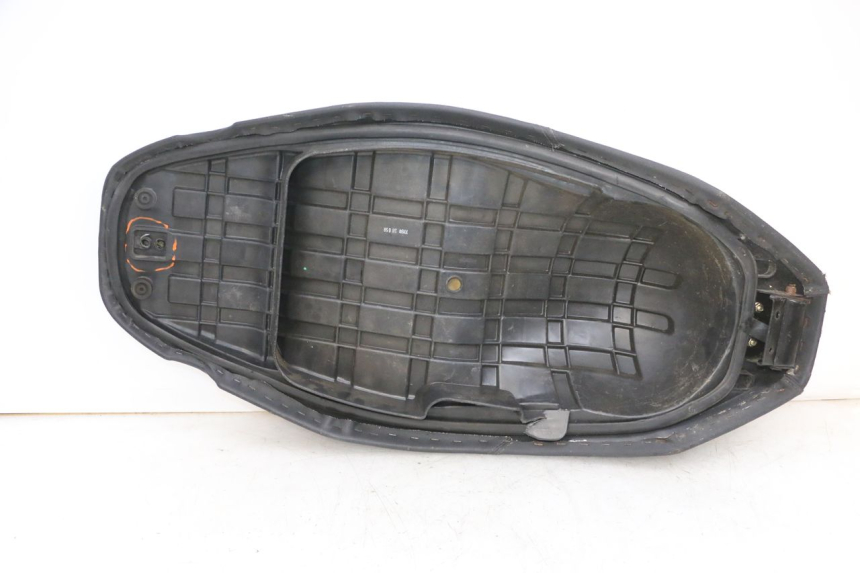 photo de SELLE KYMCO AGILITY 16+ 4T 50 (2018 - 2023) - Fokus auf die Struktur