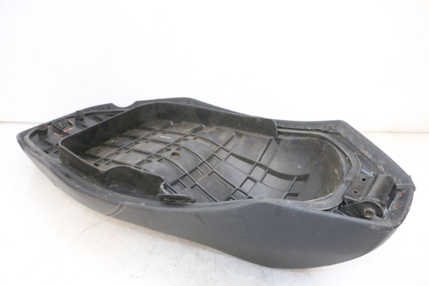 photo de SELLE KYMCO AGILITY 16+ 4T 50 (2018 - 2023) - Oberflächenzustand und Material