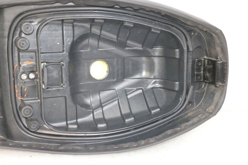 photo de SITZBANK KYMCO AGILITY 4T 50 (2018 - 2022) - Detaillierte Sichtprüfung