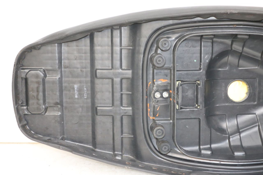 photo de SITZBANK KYMCO AGILITY 4T 50 (2018 - 2022) - Fokus auf die Struktur