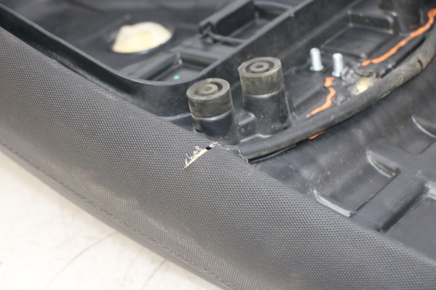 photo de SITZBANK KYMCO AGILITY 4T 50 (2018 - 2022) - Kennzeichnungen und Originalreferenzen