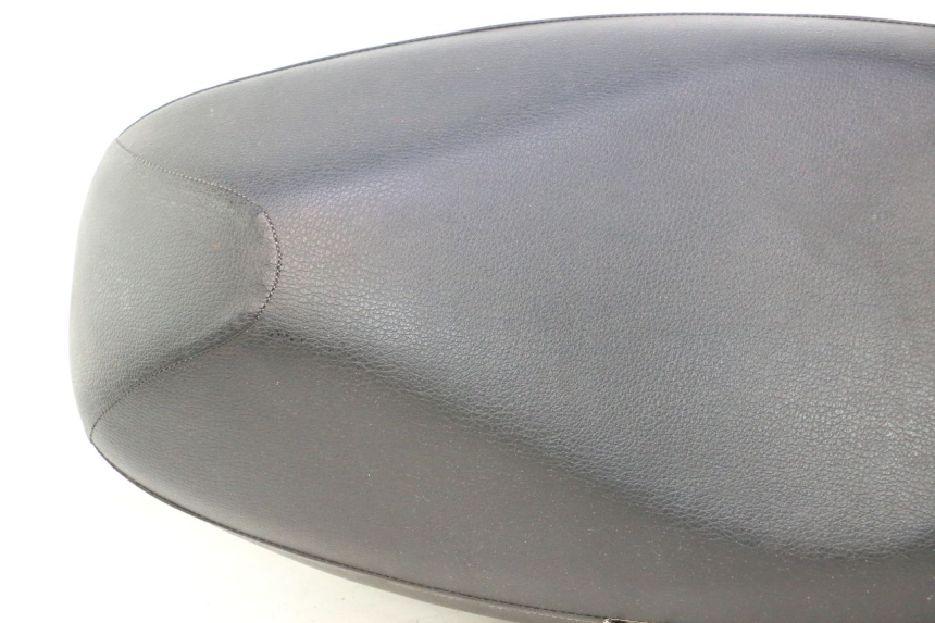 photo de SITZBANK KYMCO AGILITY 4T 50 (2018 - 2022) - Profilansicht des Ersatzteils