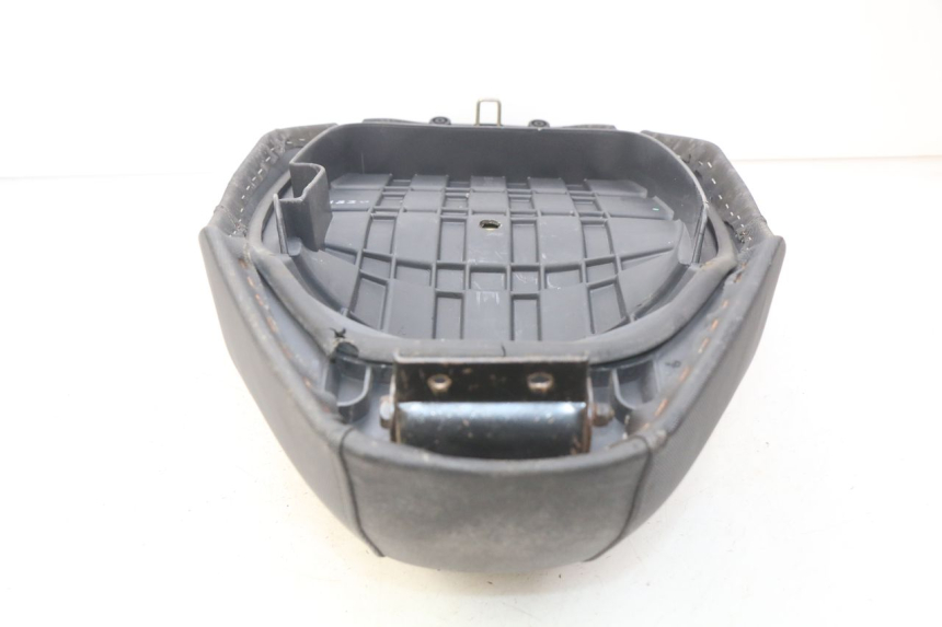 photo de SITZBANK KYMCO AGILITY CITY 2T 50 (2008 - 2016) - Details der Befestigungspunkte