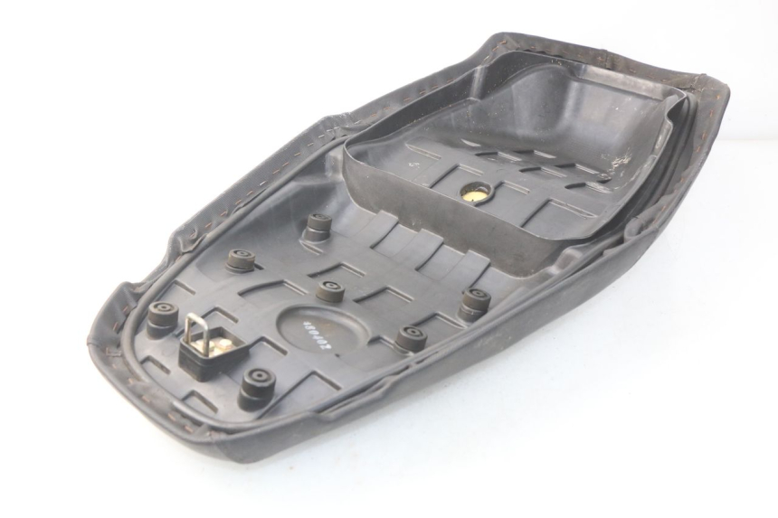 photo de SITZ KYMCO AGILITY CITY 4T 50 (2008 - 2016) - Zoom auf Gebrauchszustand