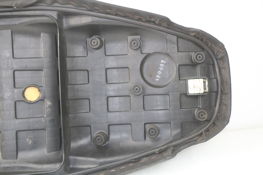 photo de SITZ KYMCO AGILITY CITY 4T 50 (2008 - 2016) - Details der Befestigungspunkte