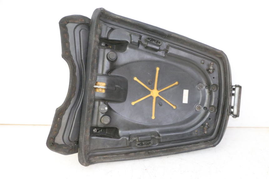 photo de HINTEN SITZ QUADRO 4 4D 350 (2015 - 2018) - Details der Befestigungspunkte