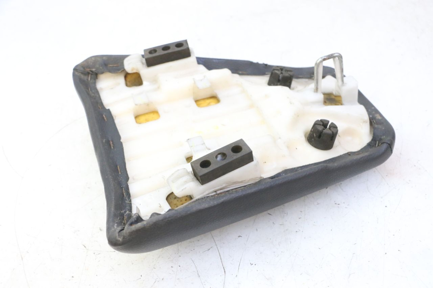 photo de HINTEN SITZ HONDA CBF 125 (2009 - 2015) - Technische Nahaufnahme