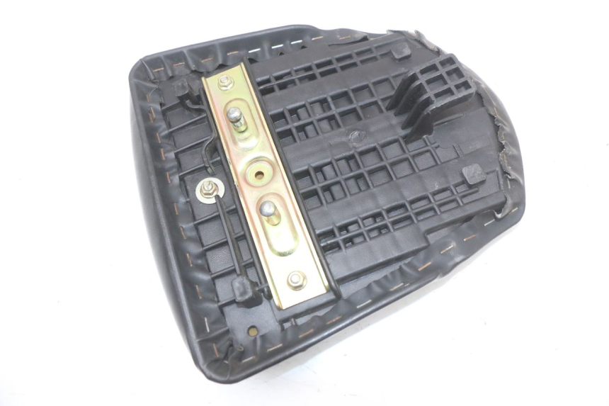 photo de HINTEN SITZ HYOSUNG GTR 125 (2006 - 2008) - Details der Befestigungspunkte