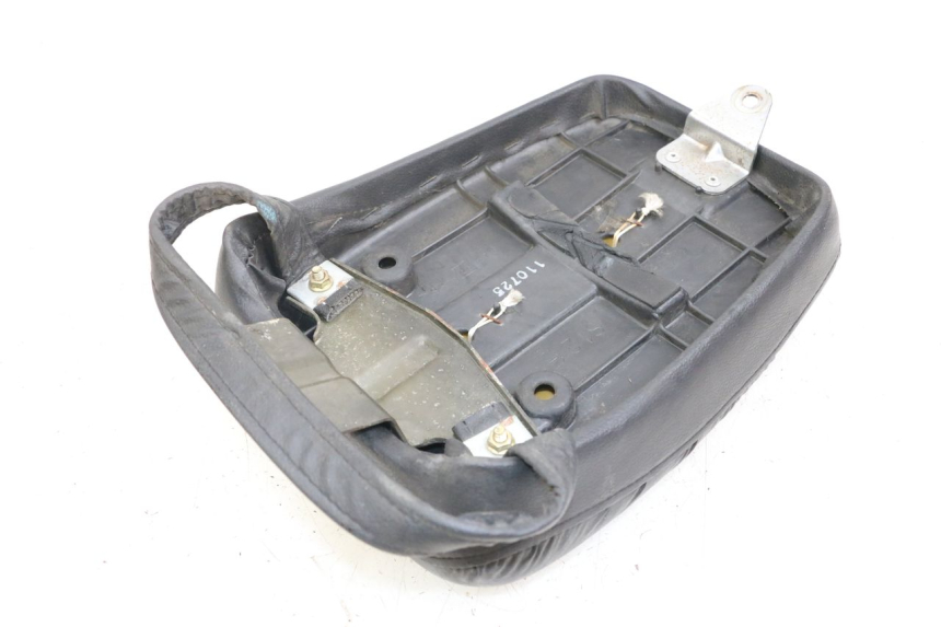 photo de HINTEN SITZ SUZUKI GZ MARAUDER 125 (1998 - 2004) - Technische Nahaufnahme