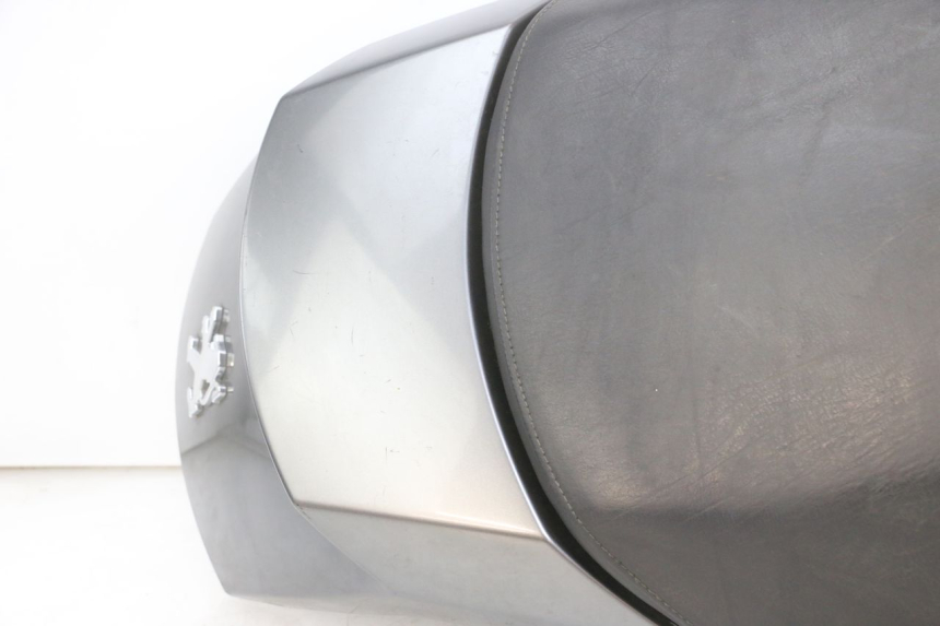 photo de HECKBANK PEUGEOT SATELIS 125 (2010 - 2012) - Zoom auf Komponenten