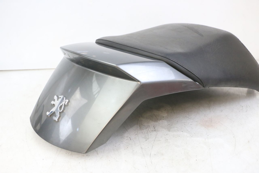 photo de HECKBANK PEUGEOT SATELIS 125 (2010 - 2012) - Details der Befestigungspunkte