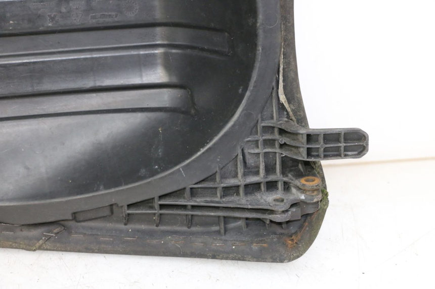 photo de HINTEN SITZ PEUGEOT SATELIS 125 (2013 - 2018) - Details der Befestigungspunkte