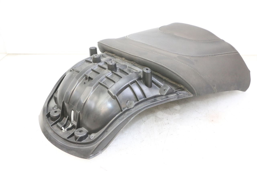 photo de HINTEN SITZ PEUGEOT SATELIS 125 (2013 - 2018) - Zoom auf Komponenten