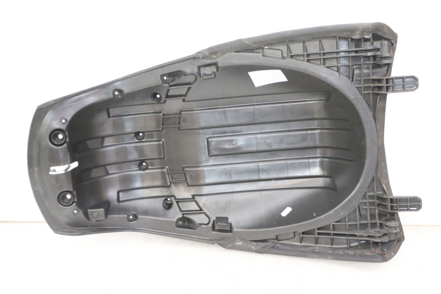 photo de HINTEN SITZ PEUGEOT SATELIS 125 (2013 - 2018) - Details der Befestigungspunkte