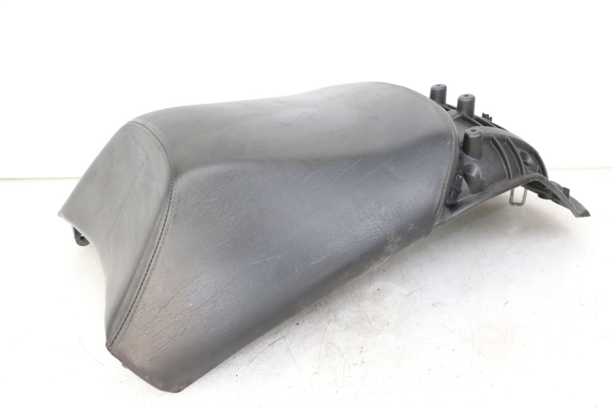 photo de HINTEN SITZ PEUGEOT SATELIS COMPRESSOR K15 125 (2006 - 2009) - Hochauflösende Nahaufnahme