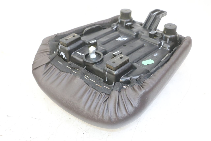 photo de HINTEN SITZ ROYAL ENFIELD HYMALAYAN 410 (2016 - 2023) - Detailansicht des Bauteils