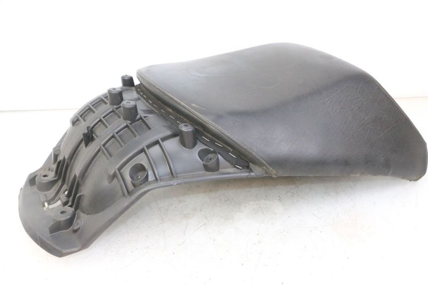 photo de HINTEN SITZ PEUGEOT SATELIS COMPRESSOR K15 125 (2006 - 2009) - Weitere Ansicht des Artikels