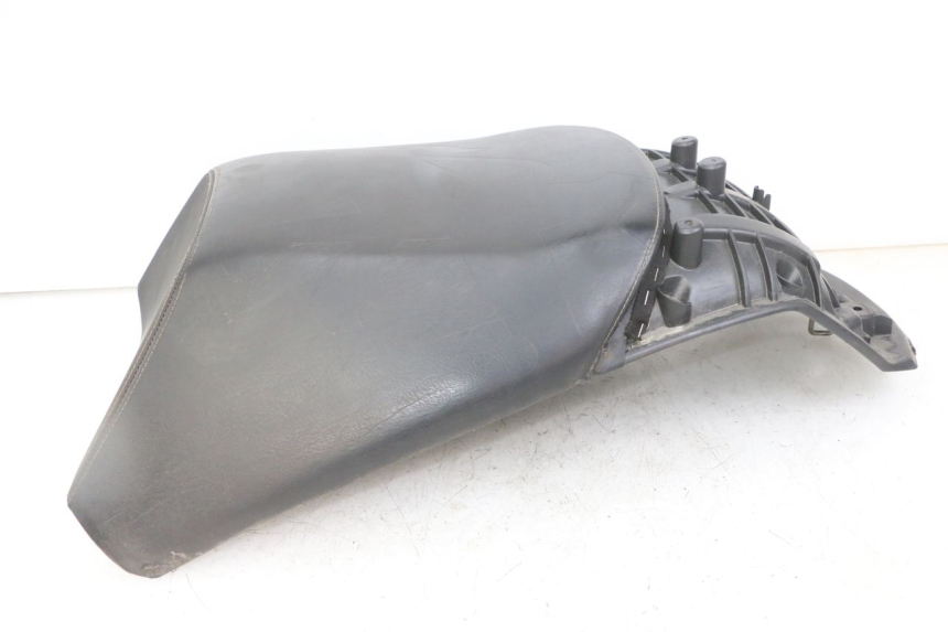 photo de HINTEN SITZ PEUGEOT SATELIS COMPRESSOR K15 125 (2006 - 2009) - Hochauflösende Nahaufnahme