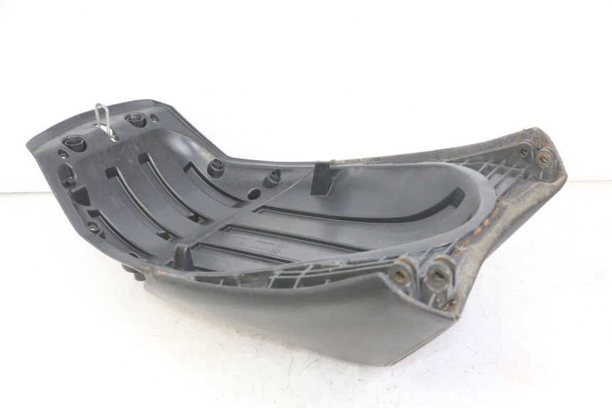 photo de HINTEN SITZ PEUGEOT SATELIS COMPRESSOR K15 125 (2006 - 2009) - Details der Befestigungspunkte