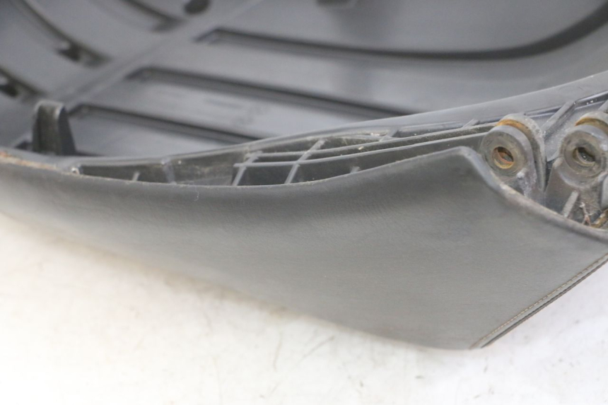 photo de HINTEN SITZ PEUGEOT SATELIS COMPRESSOR K15 125 (2006 - 2009) - Oberflächenzustand und Material