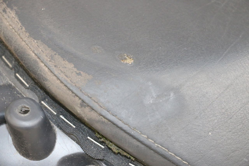 photo de HECKBANK PEUGEOT SATELIS 125 (2010 - 2012) - Details der Befestigungspunkte