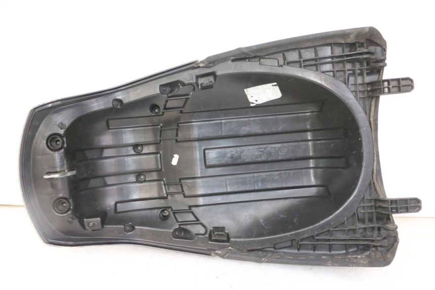 photo de HINTEN SITZ PEUGEOT SATELIS 125 (2013 - 2018) - Technische Nahaufnahme