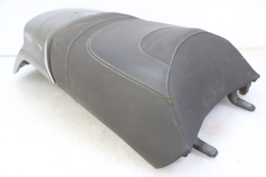 photo de HINTEN SITZ PEUGEOT SATELIS 125 (2013 - 2018) - Fokus auf die Struktur