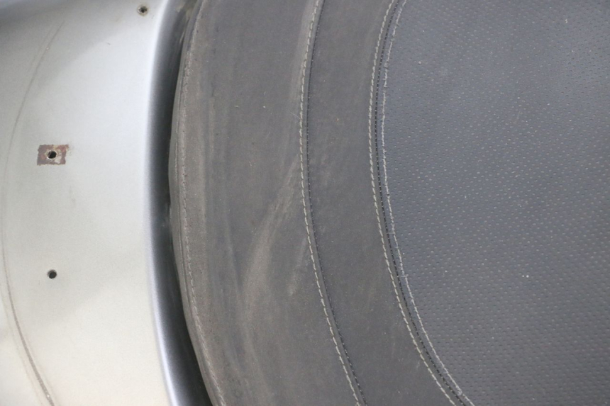 photo de HINTEN SITZ PEUGEOT SATELIS 125 (2013 - 2018) - Profilansicht des Ersatzteils