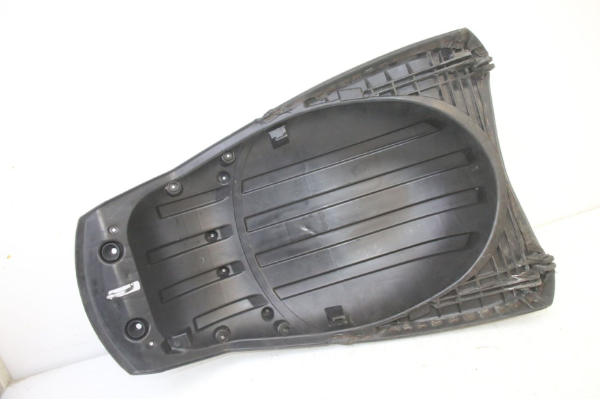 photo de HINTEN SITZ PEUGEOT SATELIS 250 (2006 - 2012) - Details der Befestigungspunkte