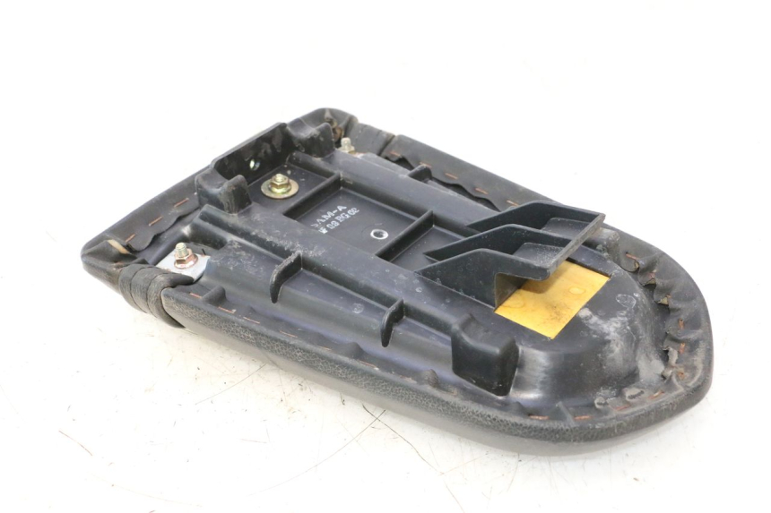 photo de HINTEN SITZ DAELIM VJ ROADWIN 125 (2004 - 2007) - Details der Befestigungspunkte
