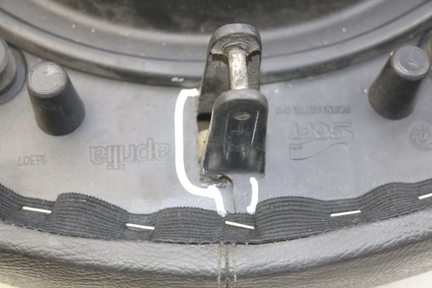 photo de SITZ APRILIA ATLANTIC 125 (2003 - 2009) - Oberflächenzustand und Material