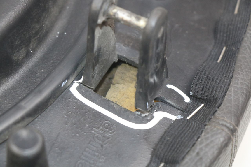 photo de SITZ APRILIA ATLANTIC 125 (2003 - 2009) - Kennzeichnungen und Originalreferenzen