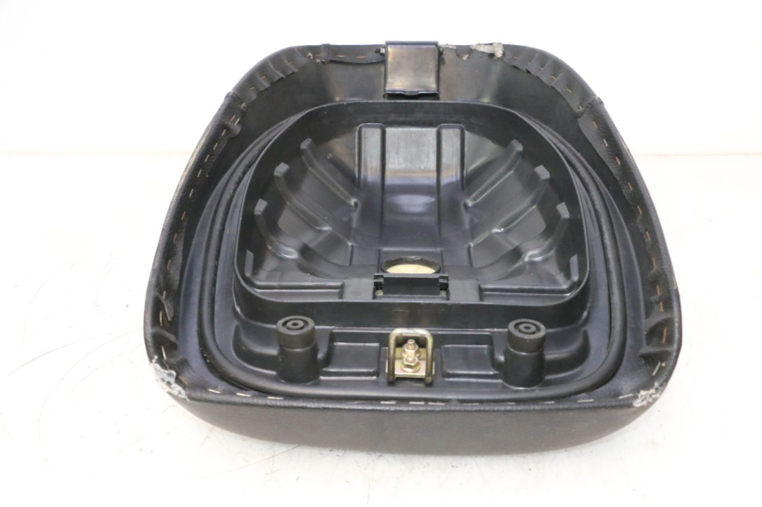 photo de VORNE SITZ KYMCO AGILITY PREMIUM 50 (2007 - 2010) - Zoom auf Komponenten