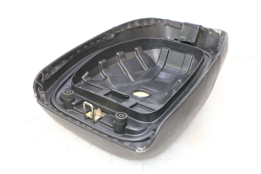 photo de VORNE SITZ KYMCO AGILITY PREMIUM 50 (2007 - 2010) - Detaillierte Sichtprüfung
