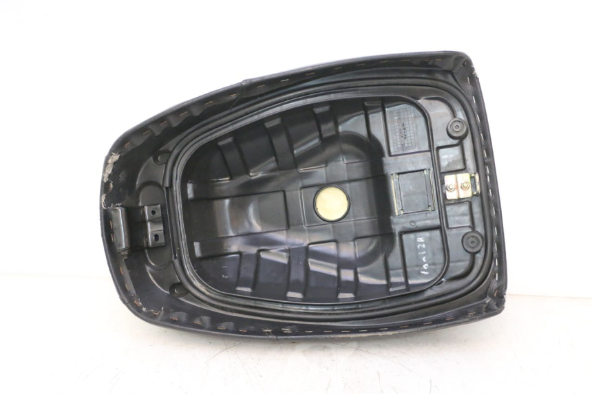 photo de VORNE SITZ KYMCO AGILITY PREMIUM 50 (2007 - 2010) - Oberflächenzustand und Material