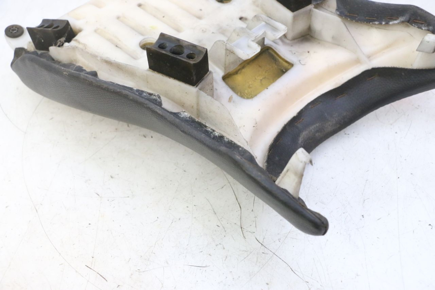 photo de VORNE SITZ HONDA CBF 125 (2009 - 2015) - Zoom auf Gebrauchszustand